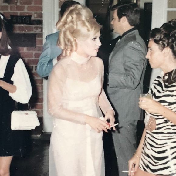 Meet your Posher, Robyn Smith Tweedy - Picture 4 of 8